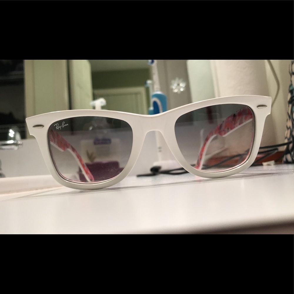 White Ray-Bans, Wayfarer